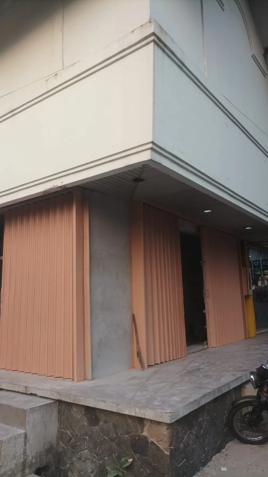 Pemasangan dan Service Pintu 1